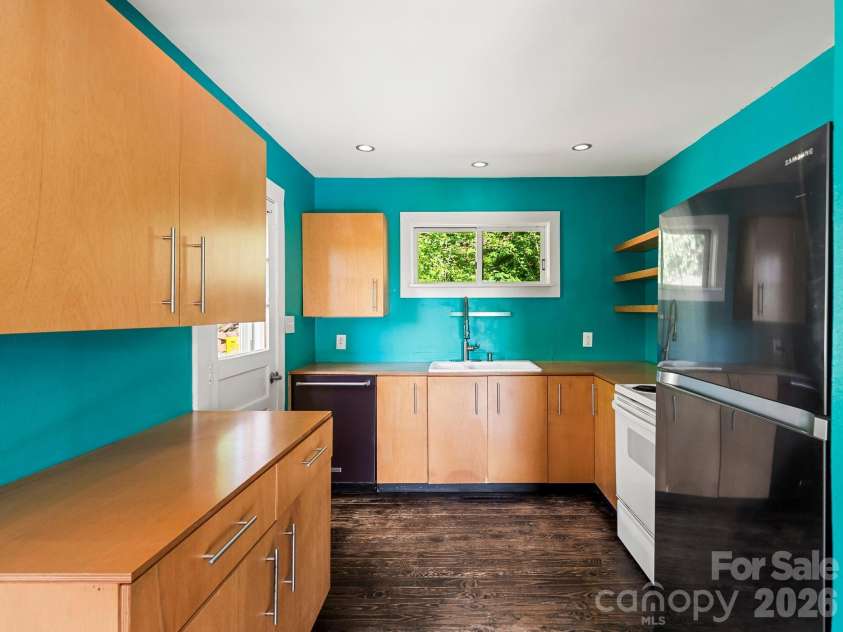36 Robinwood Avenue, Asheville, NC 28806.  MLS# CAR4381844, YatesRealty ID 25201. 