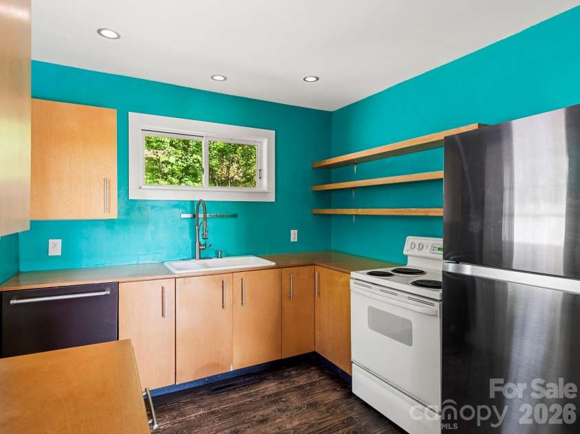 36 Robinwood Avenue, Asheville, NC 28806.  MLS# CAR4381844, YatesRealty ID 25201. 