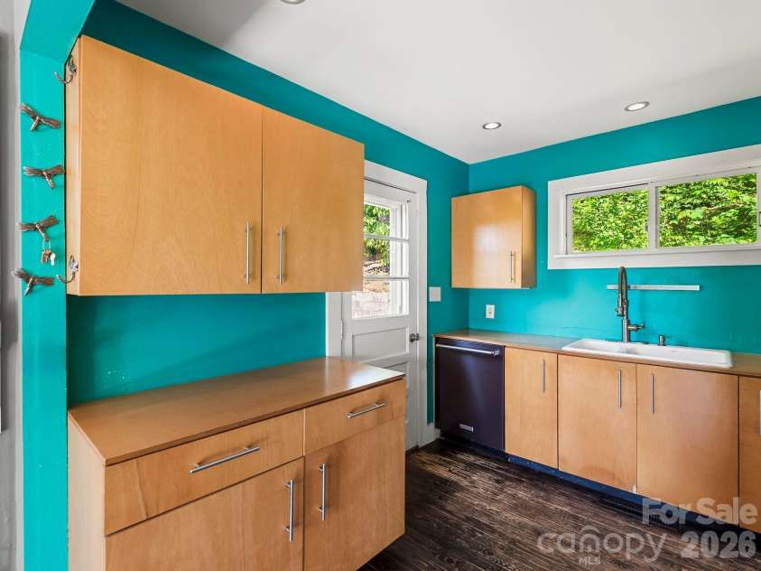 36 Robinwood Avenue, Asheville, NC 28806.  MLS# CAR4381844, YatesRealty ID 25201. 