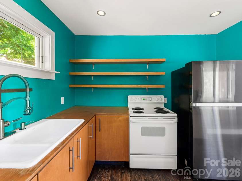 36 Robinwood Avenue, Asheville, NC 28806.  MLS# CAR4381844, YatesRealty ID 25201. 