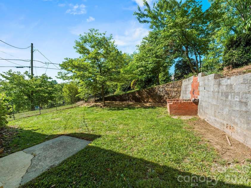 36 Robinwood Avenue, Asheville, NC 28806.  MLS# CAR4381844, YatesRealty ID 25201. 