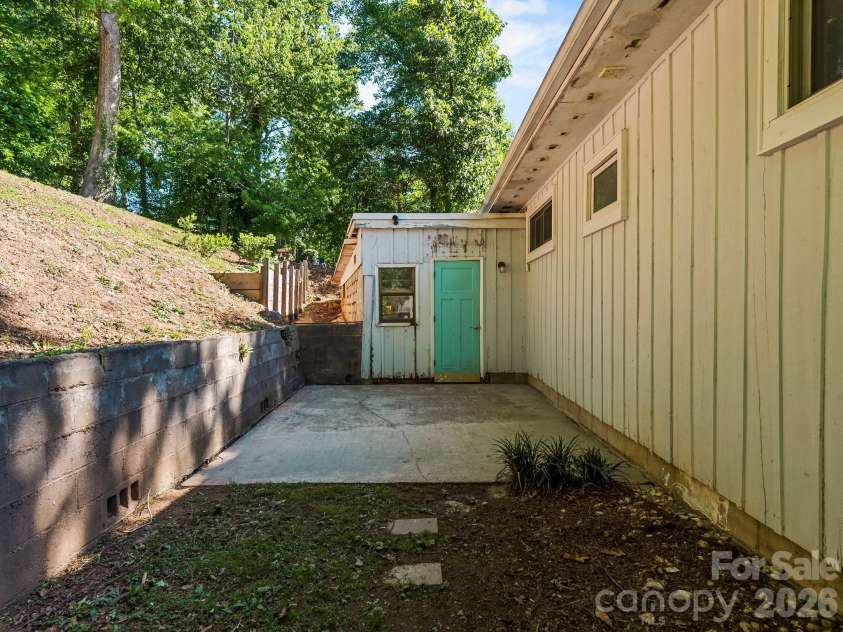 36 Robinwood Avenue, Asheville, NC 28806.  MLS# CAR4381844, YatesRealty ID 25201. 