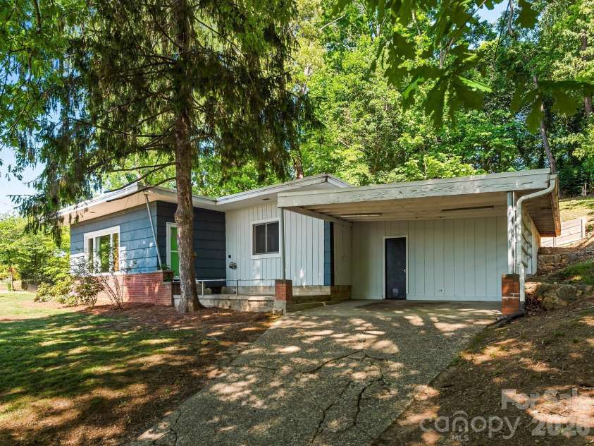 36 Robinwood Avenue, Asheville, NC 28806.  MLS# CAR4381844, YatesRealty ID 25201. 