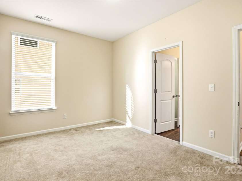 6038 Durango Way, Denver, NC 28037.  MLS# CAR4262979, YatesRealty ID 25201. 