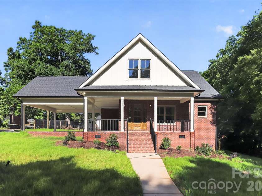 120 Crawford Street, Monroe, NC 28112.  MLS# CAR4382941, YatesRealty ID 25202. 