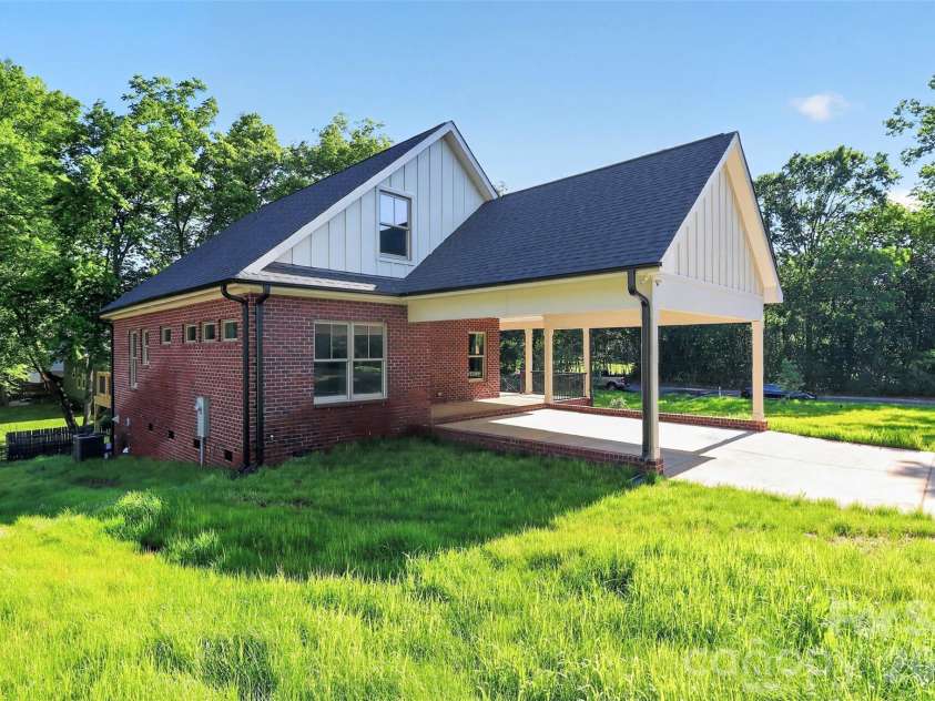 120 Crawford Street, Monroe, NC 28112.  MLS# CAR4382941, YatesRealty ID 25202. 