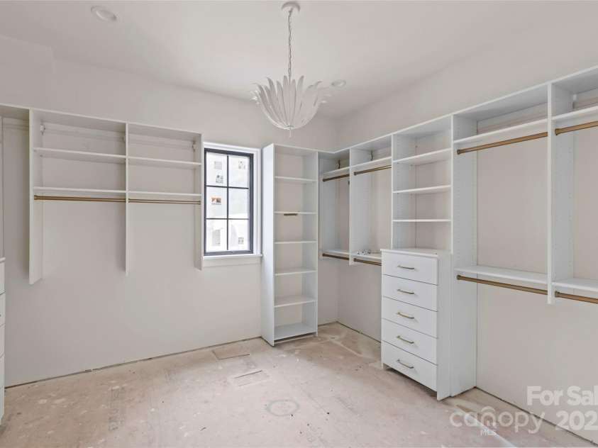 1321 Ferncliff Road, Charlotte, NC 28211.  MLS# CAR4268278, YatesRealty ID 25204. 