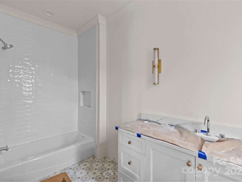 1321 Ferncliff Road, Charlotte, NC 28211.  MLS# CAR4268278, YatesRealty ID 25204. 
