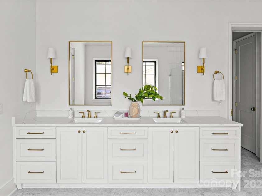 1321 Ferncliff Road, Charlotte, NC 28211.  MLS# CAR4302837, YatesRealty ID 25204. 