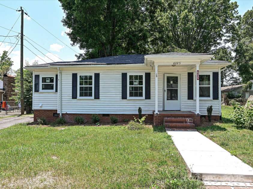 6225 Macon Street, Charlotte, NC 28208.  MLS# CAR4265765, YatesRealty ID 25205. 