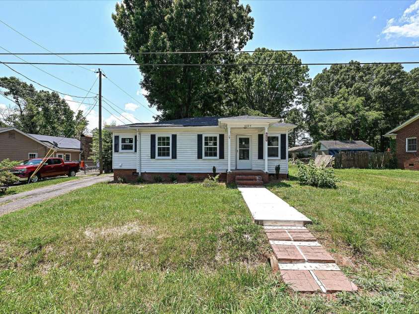 6225 Macon Street, Charlotte, NC 28208.  MLS# CAR4265765, YatesRealty ID 25205. 