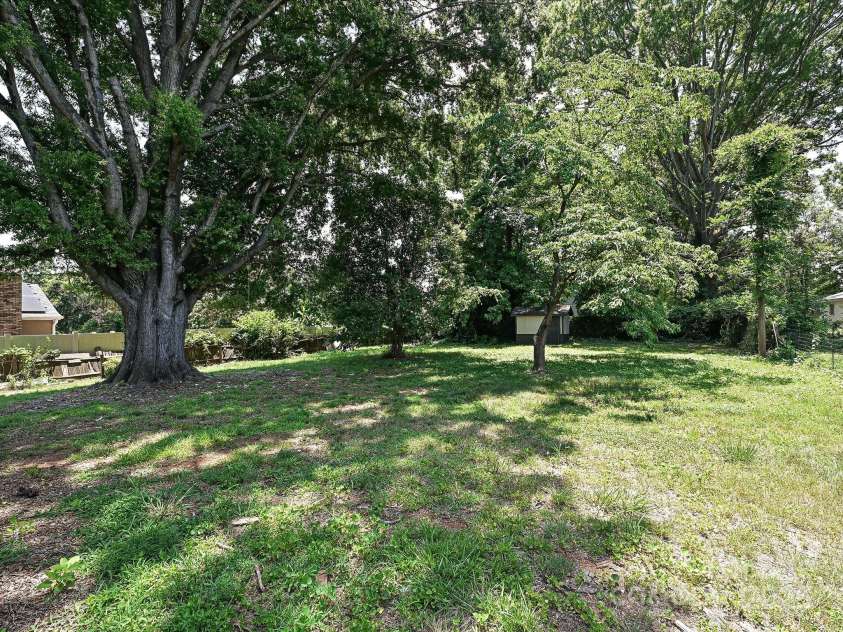 6225 Macon Street, Charlotte, NC 28208.  MLS# CAR4265765, YatesRealty ID 25205. 