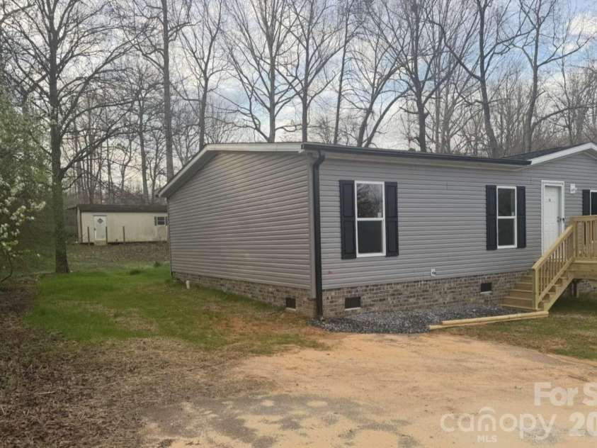 3007 Michelle Drive, Newton, NC 28658.  MLS# CAR4359798, YatesRealty ID 25206. 