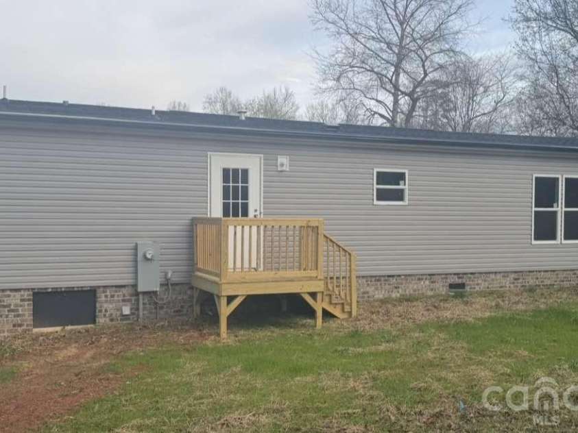 3007 Michelle Drive, Newton, NC 28658.  MLS# CAR4359798, YatesRealty ID 25206. 