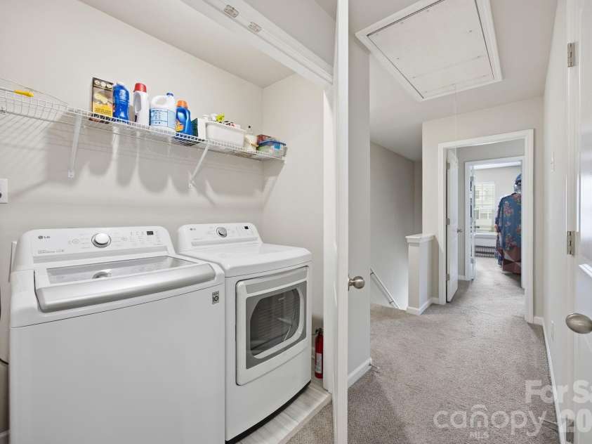10041 Brittondale Lane, Charlotte, NC 28215.  MLS# CAR4366310, YatesRealty ID 25207. 