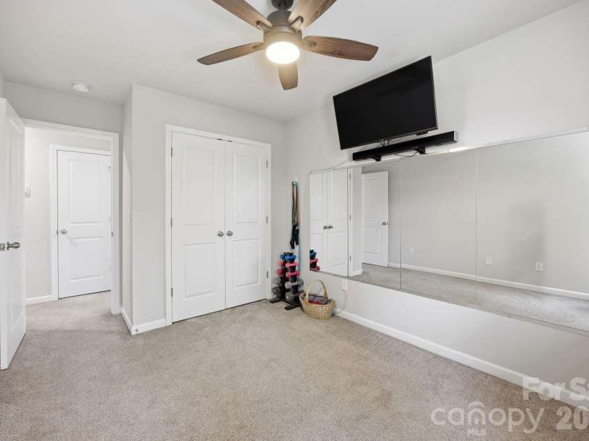 10041 Brittondale Lane, Charlotte, NC 28215.  MLS# CAR4366310, YatesRealty ID 25207. 