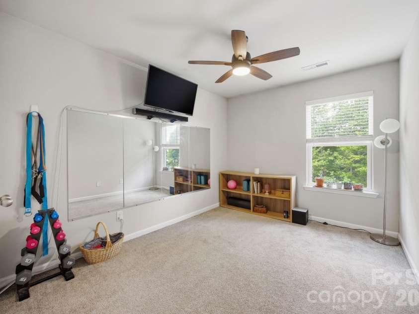 10041 Brittondale Lane, Charlotte, NC 28215.  MLS# CAR4366310, YatesRealty ID 25207. 