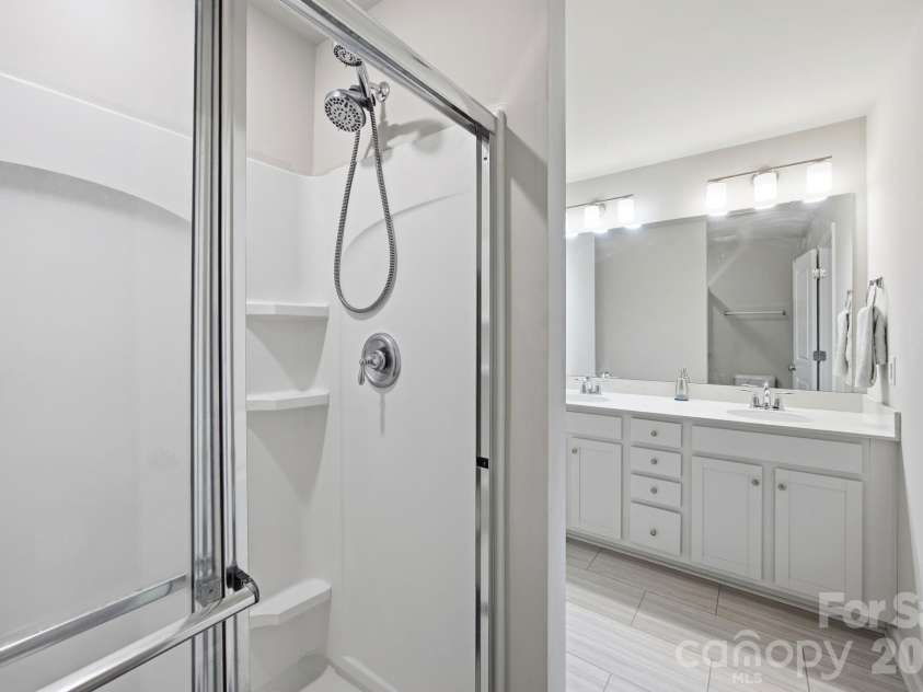 10041 Brittondale Lane, Charlotte, NC 28215.  MLS# CAR4366310, YatesRealty ID 25207. 