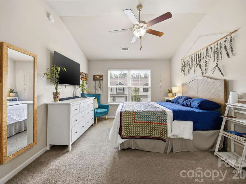 10041 Brittondale Lane, Charlotte, NC 28215.  MLS# CAR4366310, YatesRealty ID 25207. 