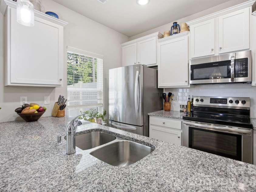10041 Brittondale Lane, Charlotte, NC 28215.  MLS# CAR4366310, YatesRealty ID 25207. 