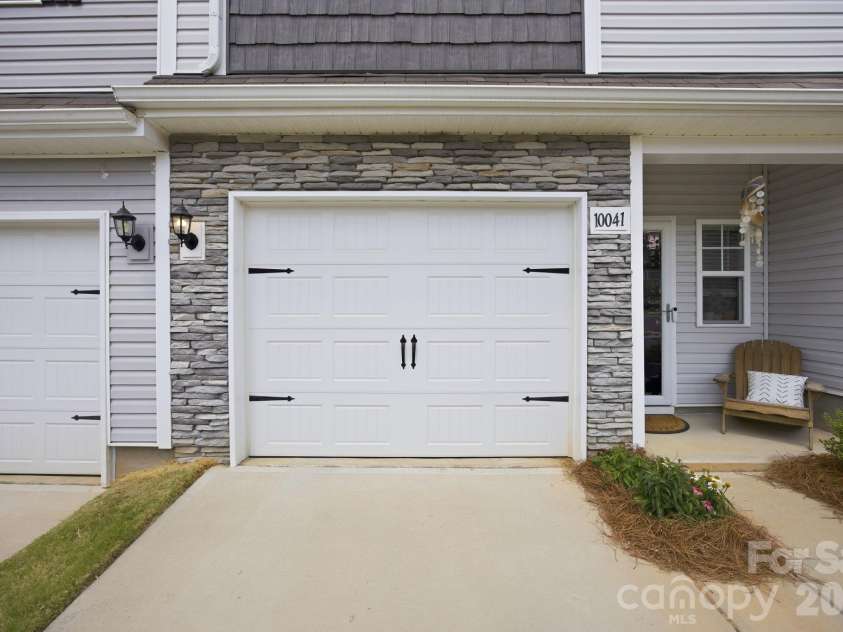 10041 Brittondale Lane, Charlotte, NC 28215.  MLS# CAR4366310, YatesRealty ID 25207. 