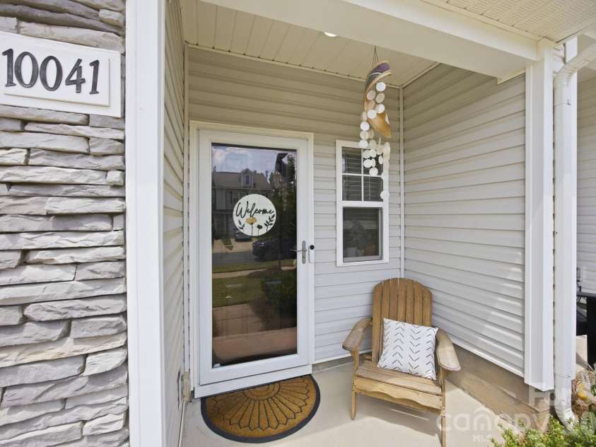 10041 Brittondale Lane, Charlotte, NC 28215.  MLS# CAR4366310, YatesRealty ID 25207. 