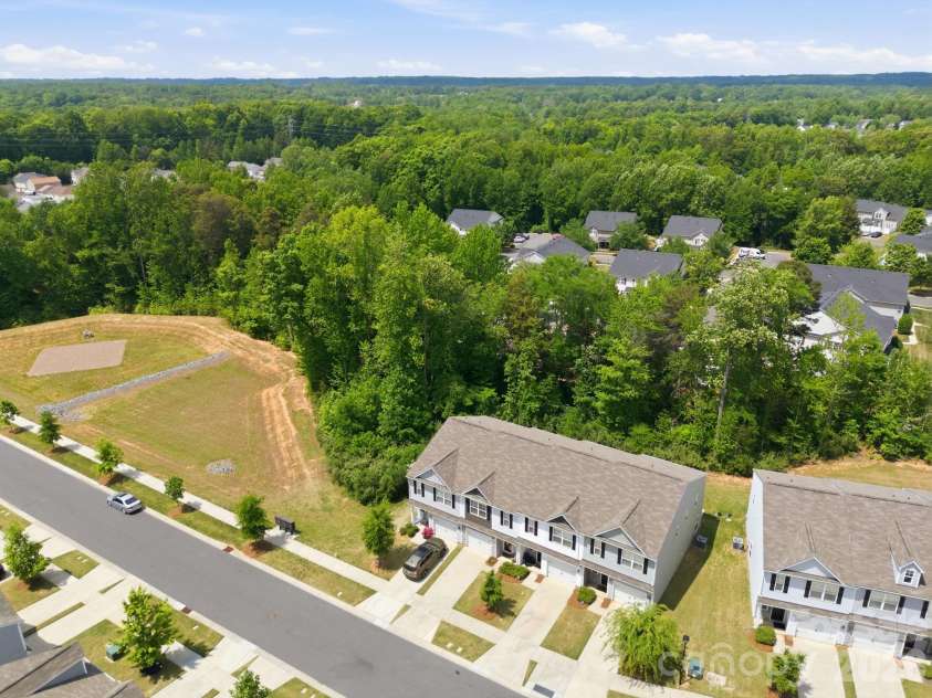 10041 Brittondale Lane, Charlotte, NC 28215.  MLS# CAR4366310, YatesRealty ID 25207. 