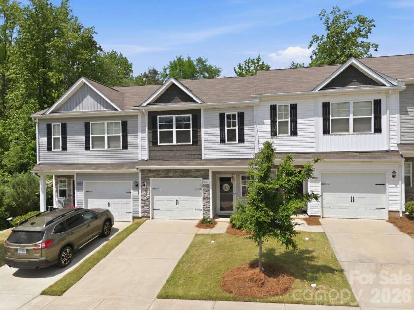 10041 Brittondale Lane, Charlotte, NC 28215.  MLS# CAR4366310, YatesRealty ID 25207. 