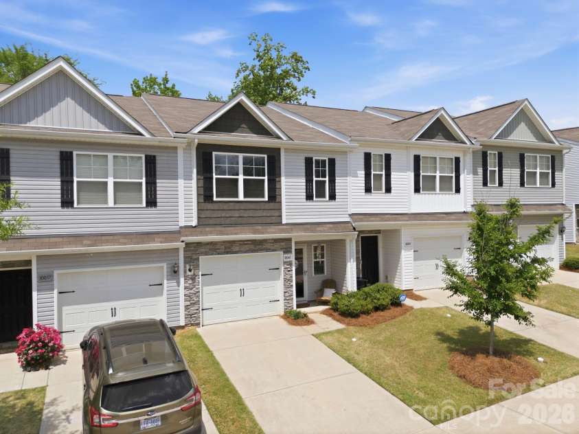 10041 Brittondale Lane, Charlotte, NC 28215.  MLS# CAR4366310, YatesRealty ID 25207. 