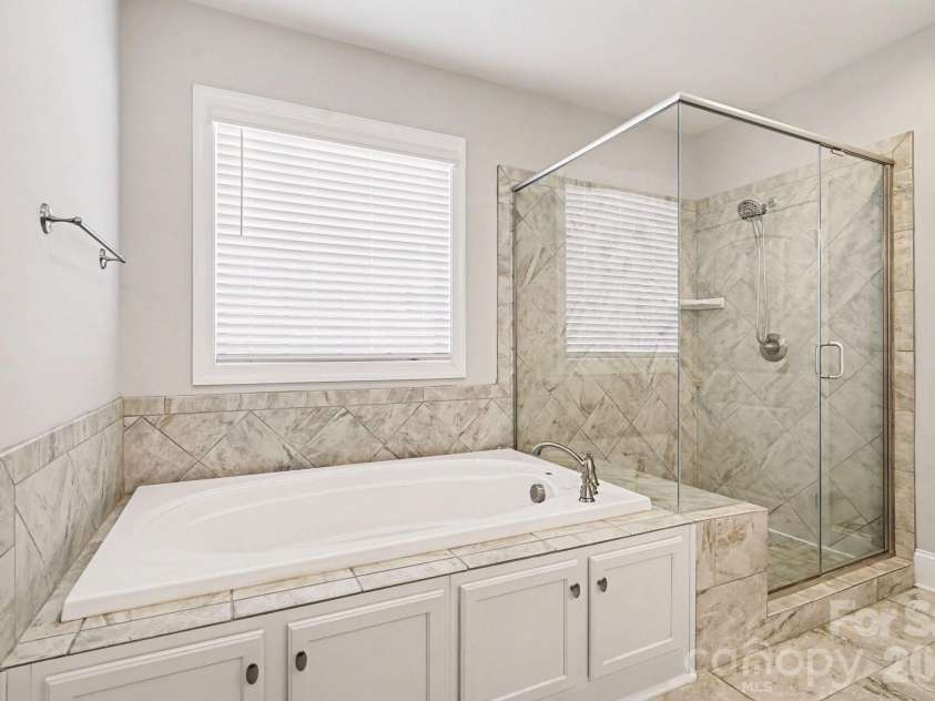 10885 Greenvale Drive, Harrisburg, NC 28075.  MLS# CAR4356120, YatesRealty ID 25209. Large soaking tub