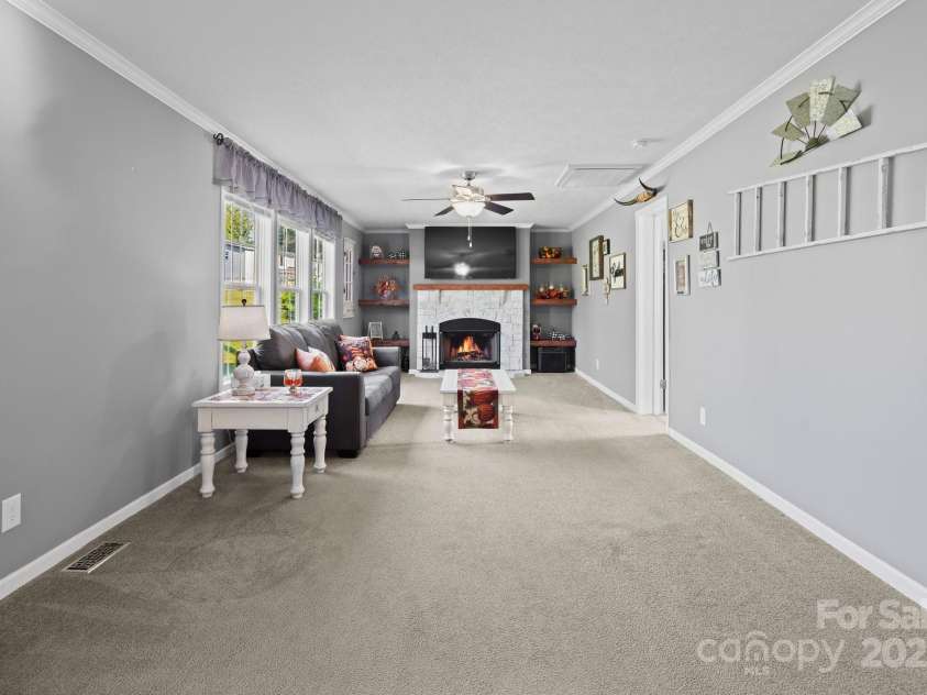 32 Bishop Lane, Flat Rock, NC 28731.  MLS# CAR4271827, YatesRealty ID 25209. 