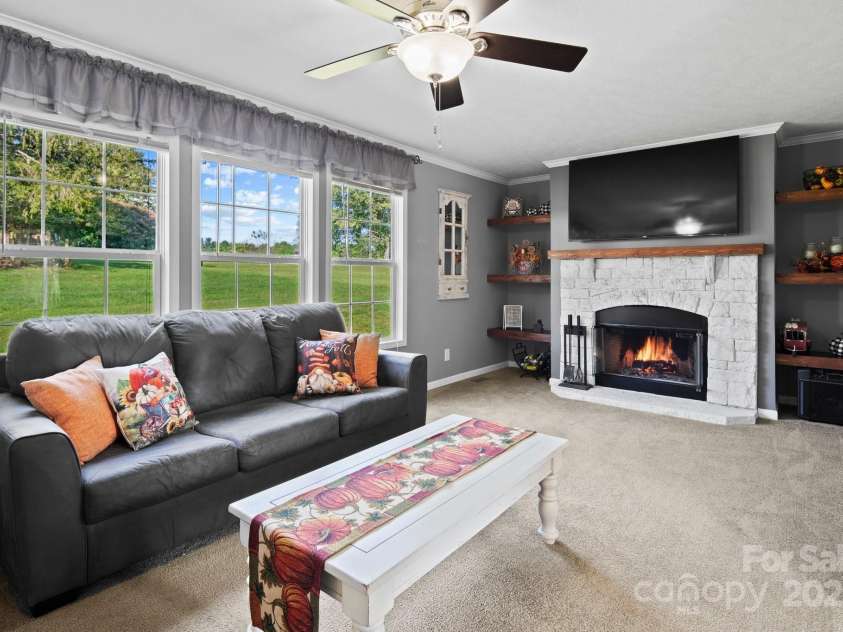 32 Bishop Lane, Flat Rock, NC 28731.  MLS# CAR4271827, YatesRealty ID 25209. 