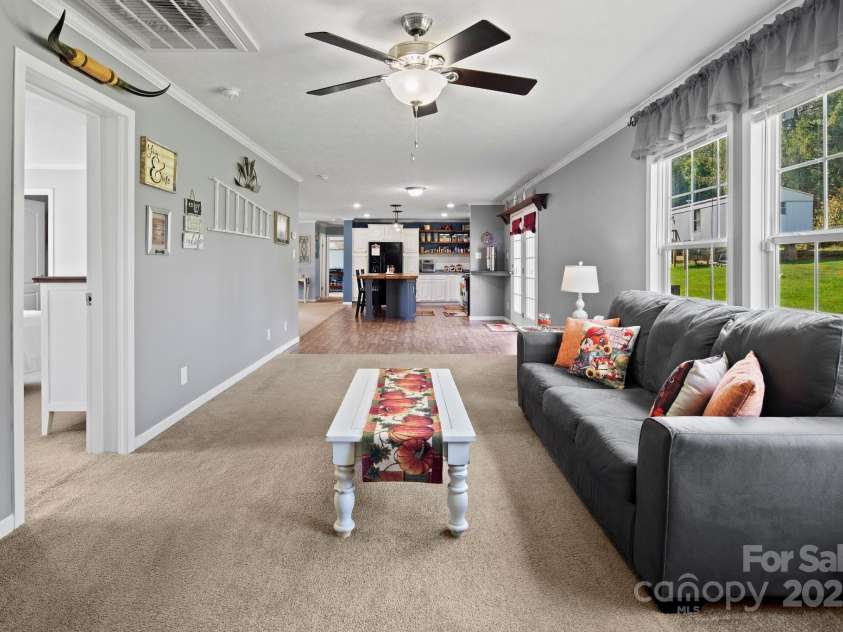 32 Bishop Lane, Flat Rock, NC 28731.  MLS# CAR4271827, YatesRealty ID 25209. 