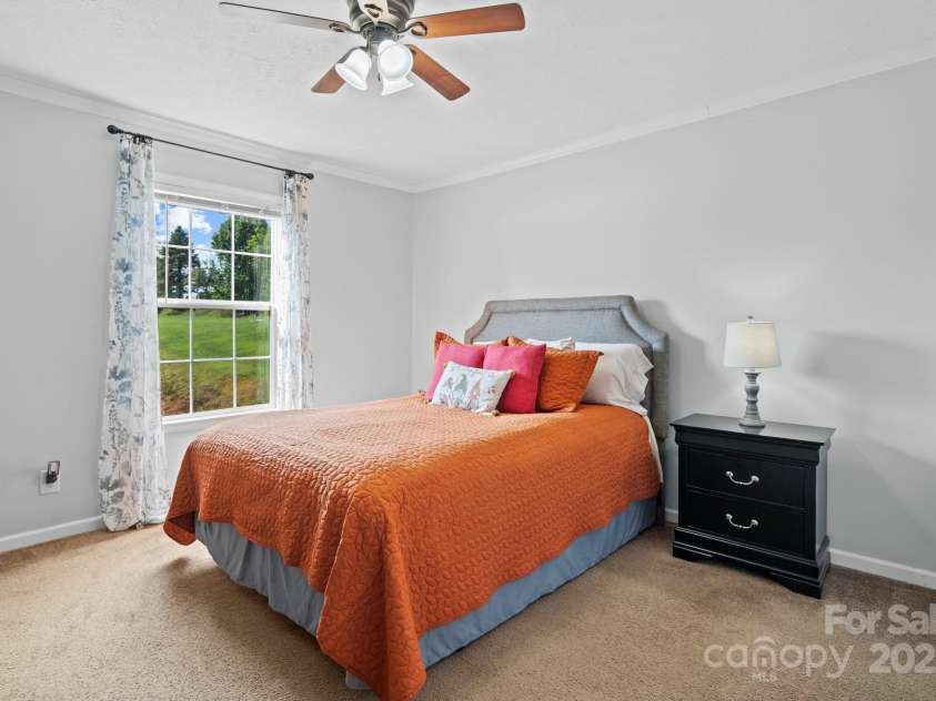 32 Bishop Lane, Flat Rock, NC 28731.  MLS# CAR4271827, YatesRealty ID 25209. 