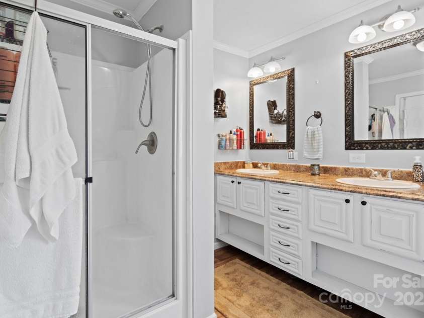 32 Bishop Lane, Flat Rock, NC 28731.  MLS# CAR4271827, YatesRealty ID 25209. 