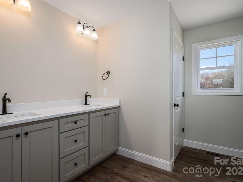 1156 Walker Branch Road, Lincolnton, NC 28092.  MLS# CAR4312152, YatesRealty ID 2521. Primary Bath