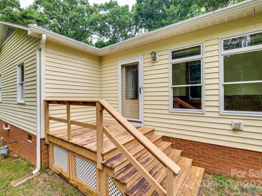 5530 Carter Court, Rock Hill, SC 29732.  MLS# CAR4277770, YatesRealty ID 25210. Front portch