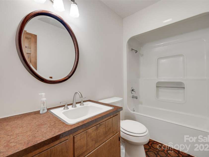 5530 Carter Court, Rock Hill, SC 29732.  MLS# CAR4277770, YatesRealty ID 25210. Hall Bath