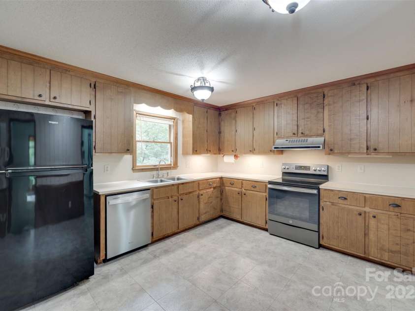 5530 Carter Court, Rock Hill, SC 29732.  MLS# CAR4277770, YatesRealty ID 25210. Kitchen