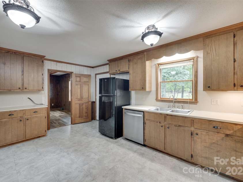 5530 Carter Court, Rock Hill, SC 29732.  MLS# CAR4277770, YatesRealty ID 25210. Kitchen