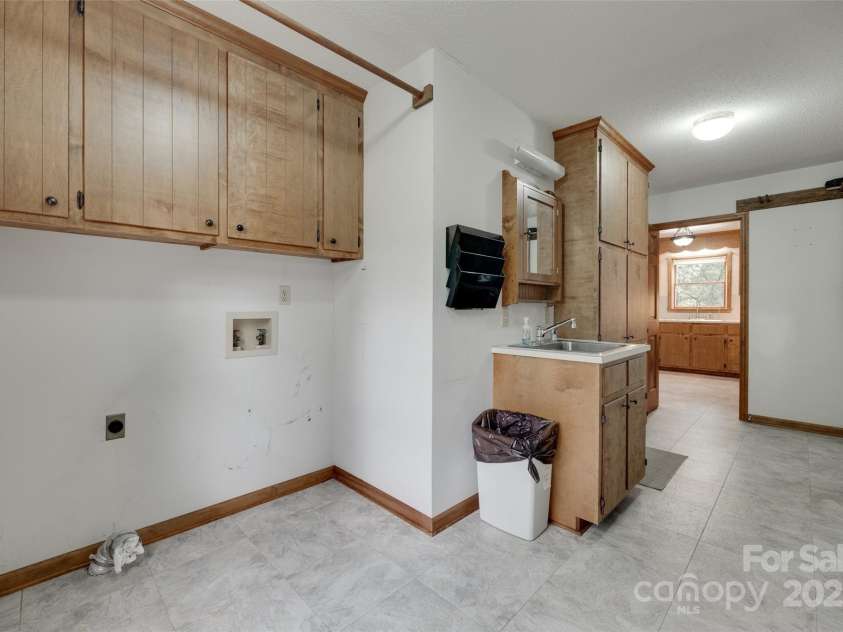 5530 Carter Court, Rock Hill, SC 29732.  MLS# CAR4277770, YatesRealty ID 25210. Laundry/Mud room