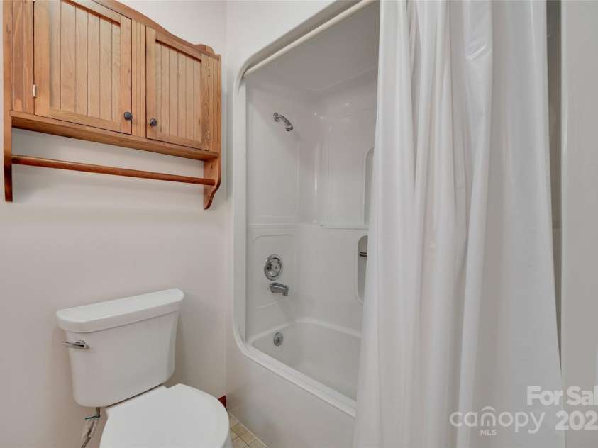 5530 Carter Court, Rock Hill, SC 29732.  MLS# CAR4277770, YatesRealty ID 25210. Primary Bath