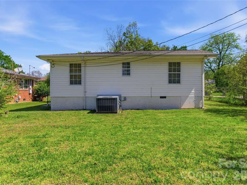 615 Marsh Street, Salisbury, NC 28144.  MLS# CAR4370900, YatesRealty ID 25211. 