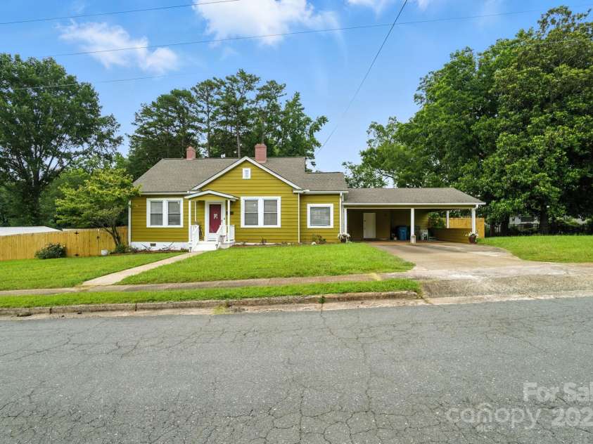 417 Williamson Street, Fort Mill, SC 29715.  MLS# CAR4277899, YatesRealty ID 25212. 
