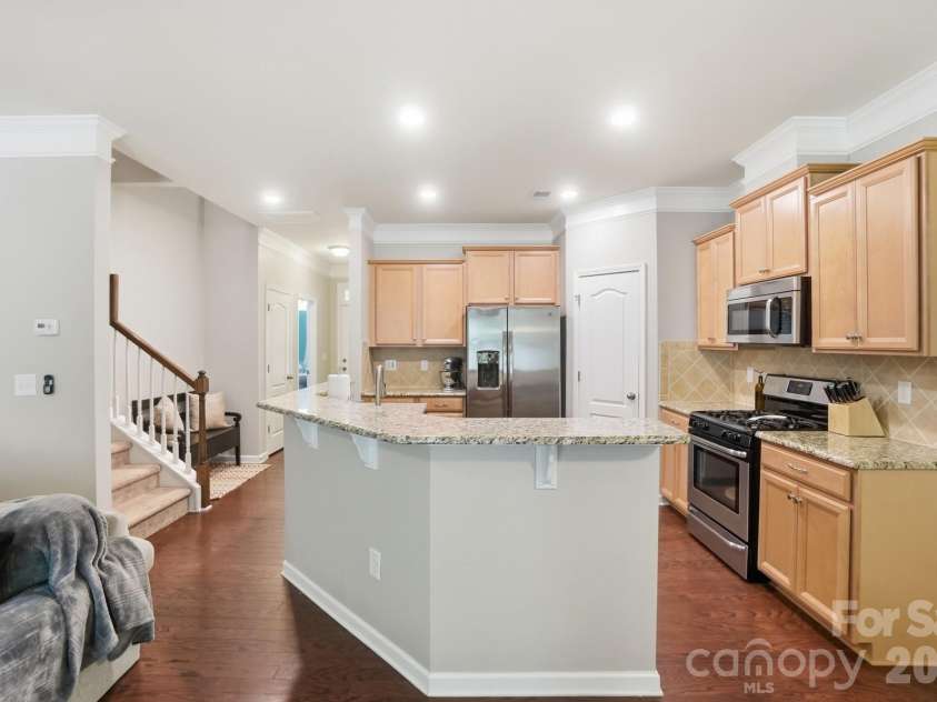 2748 Sawbridge Lane, Gastonia, NC 28056.  MLS# CAR4381713, YatesRealty ID 25214. Bright and open kitchen