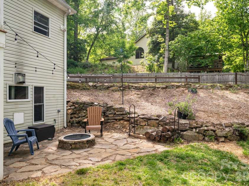 10 Terrapin Trail, Flat Rock, NC 28731.  MLS# CAR4381430, YatesRealty ID 25215. 