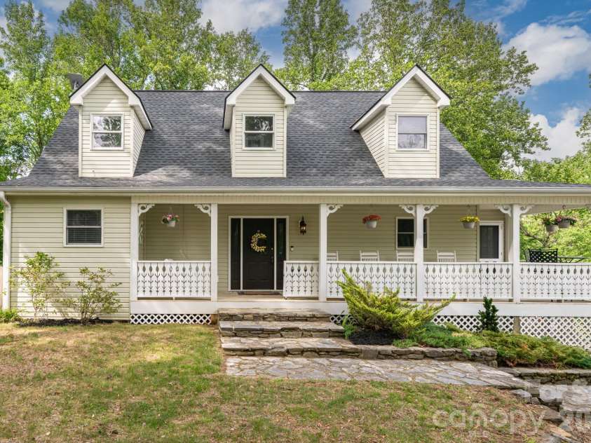10 Terrapin Trail, Flat Rock, NC 28731.  MLS# CAR4381430, YatesRealty ID 25215. Cape code style with modern updates