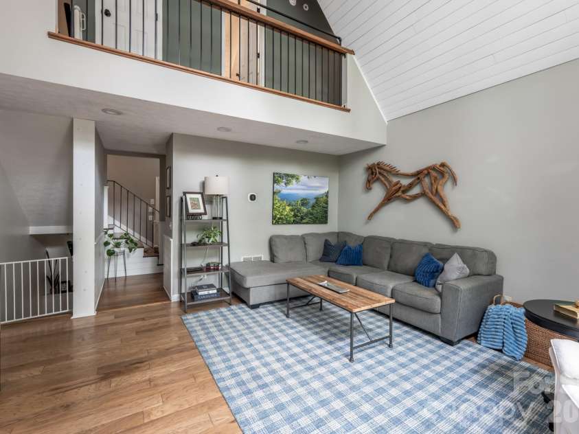 10 Terrapin Trail, Flat Rock, NC 28731.  MLS# CAR4381430, YatesRealty ID 25215. High lofted ceiling make this space extra inviting