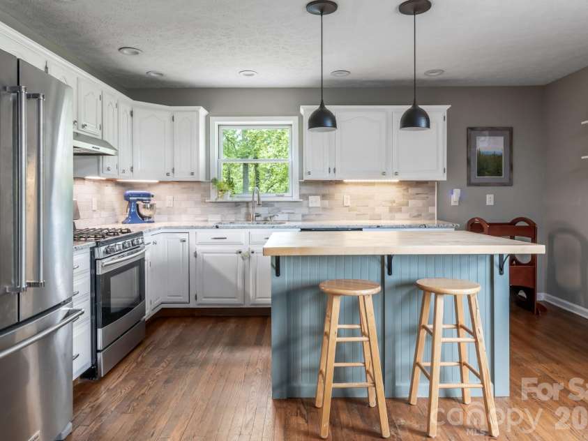 10 Terrapin Trail, Flat Rock, NC 28731.  MLS# CAR4381430, YatesRealty ID 25215. Kitchen island with bar seating
