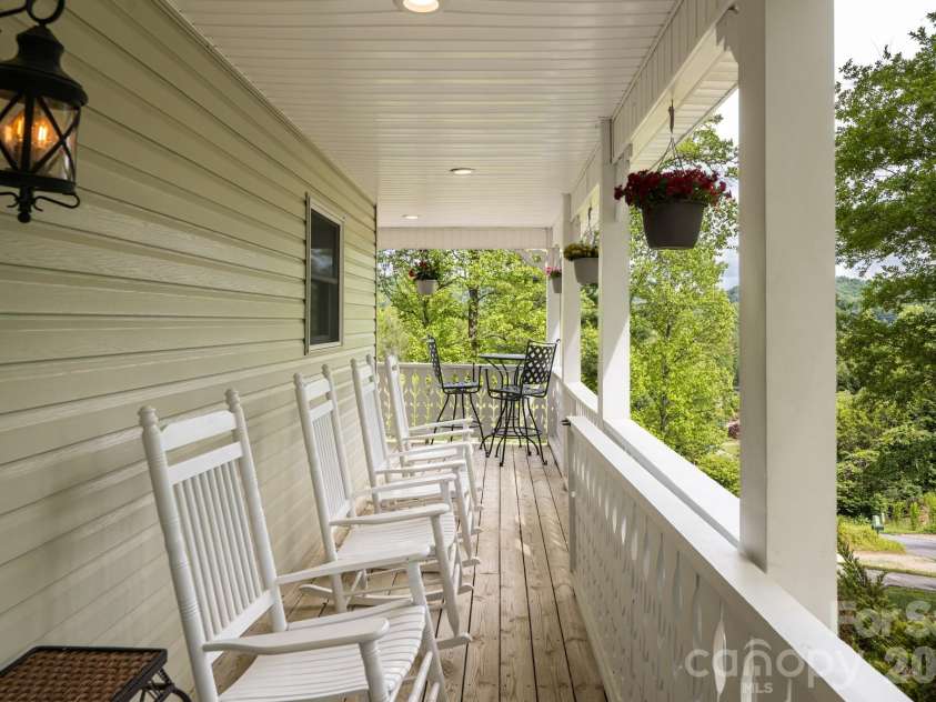 10 Terrapin Trail, Flat Rock, NC 28731.  MLS# CAR4381430, YatesRealty ID 25215. Large covered front porch